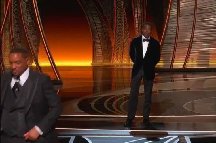 Will Smith smacks Chris Rock