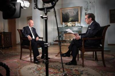 CNN host Chris Wallace interviewing Vladimir Putin in 2018