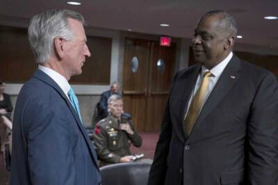 Tuberville speaks with Secretary of Defense Lloyd Austin